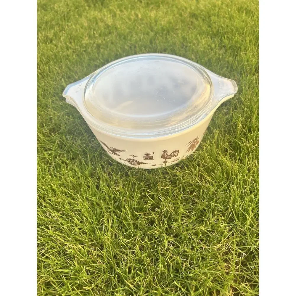 Vintage Pyrex Early American 1 1/2 Pt. Cinderella Casserole Dish 472 WITH LID